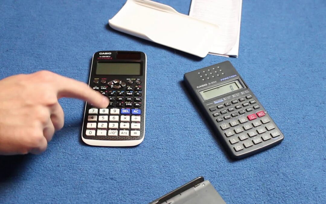 Casio FX-991DE X im historischen Nanokultur-Videotest neben einem weiteren Taschenrechner