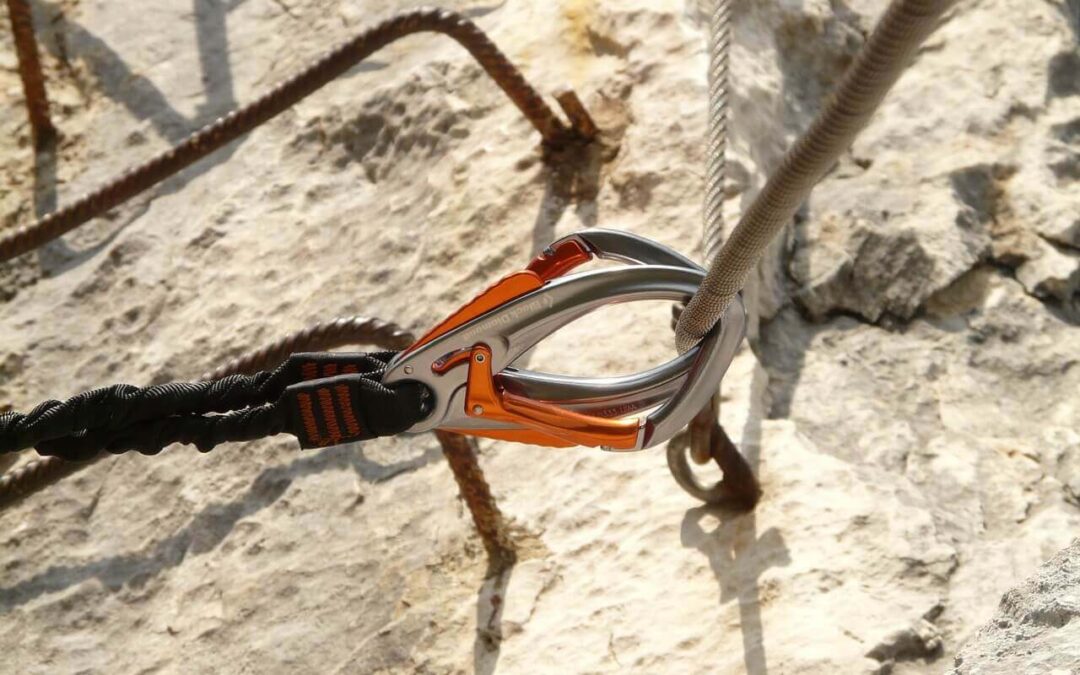 Klettersteigkarabiner am Stahlseil