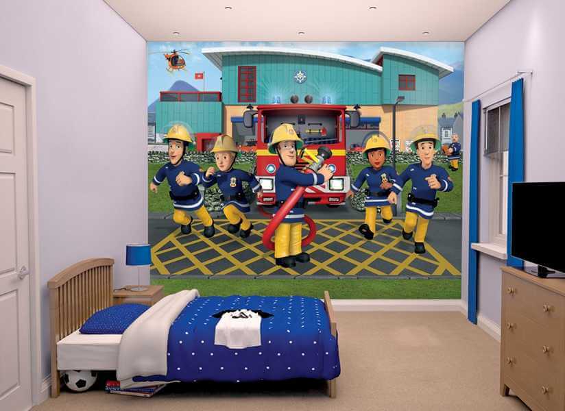 Kinderzimmer mit einer großflächigen Feuerwehrmann-Sam-Fototapete